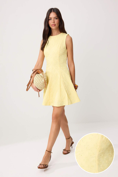 Συλλογή Trendyol Κίτρινο Απλό Κεντημένο Κοντό / Μίνι Υφαντό Φόρεμα TWOSS25EL0...