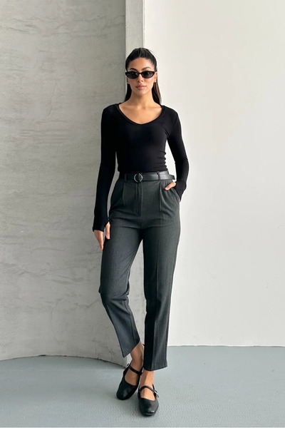 macharel jeans بنطلون نسائي ضيق الساقين مطوي بحزام من القماش بلون أنثراسيت