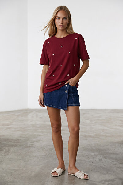 Trend Alaçatı Stili Bordo Bisiklet Yaka Oversize İnci Ve Taş İşlemeli T-Shirt ALC-X11964