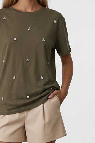 Trend Alaçatı Stili Haki Bisiklet Yaka Oversize İnci Ve Taş İşlemeli T-Shirt ALC-X11964