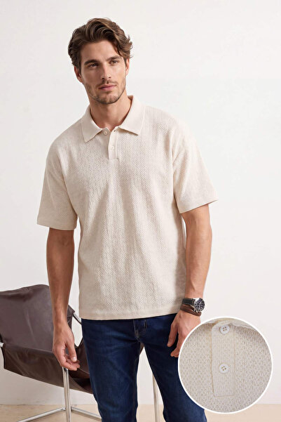 Συλλογή Trendyol Εκρού oversized / Μπλουζάκι με φαρδιά γραμμή Με υφή με λαιμό...