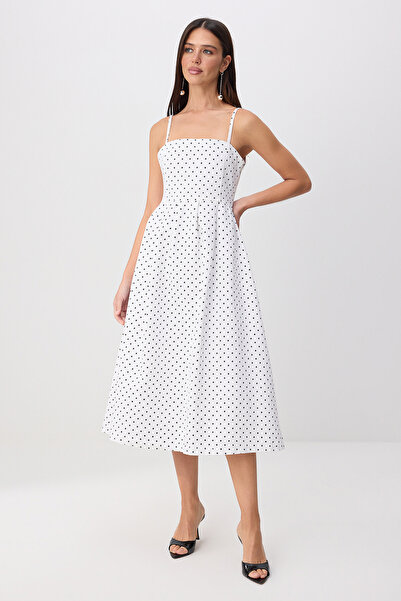 Trendyol Kollektion Weißes Midi-Jeanskleid mit Polka-Dot-Muster TWOSS26EL01044