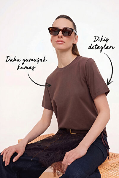 Trendyolmilla  Koyu Kahverengi Fırçalı Yumuşak Dokulu Regular/Normal Kalıp %100 Pamuk Örme T-Shirt TWOSS26TS00131