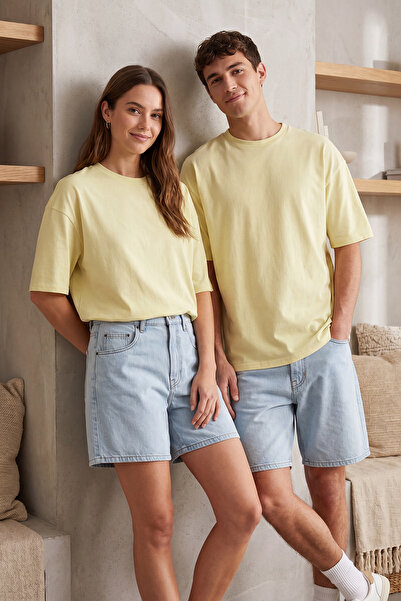 TRENDYOL MAN Unisex Sarı Oversize/Geniş Kesim %100 T-Shirt TMNSS22TS0318