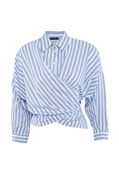 Trendyol Collection قميص مخطط باللون الأزرق مع أربطة متقاطعة TWOAW27GO00019