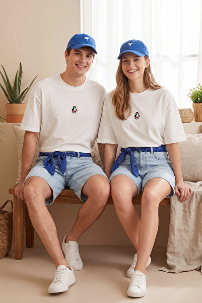 TRENDYOL MAN Unisex Ekru Oversize/Geniş Kesim Penguen Nakışlı %100 Pamuklu T-...
