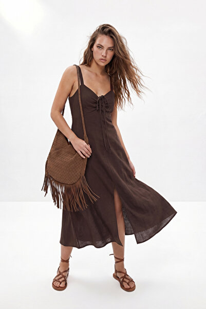 Trendyol Kollektion Braunes Maxi-Webkleid im Leinen-Look TWOSS26EL00664
