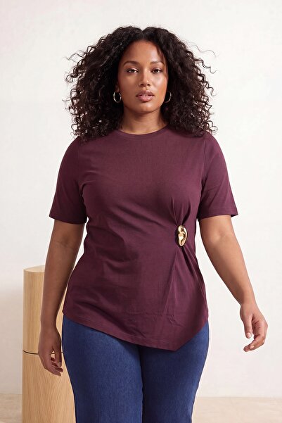 Trendyol Curve Μπλούζα T-shirt από πλεκτό ύφασμα με λεπτομέρεια αξεσουάρ με χ...