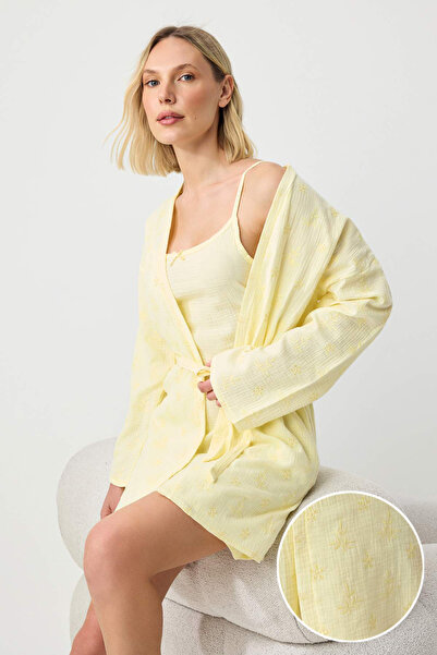 Trendyol Collection روب نوم وقميص نوم منسوج من الموسلين بنقشة الجاكار، مصنوع ...