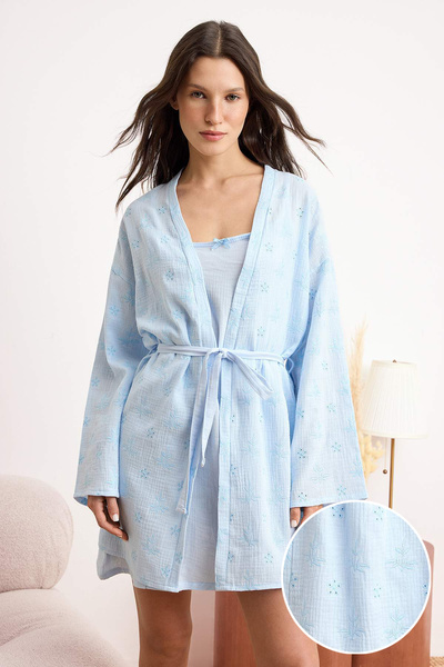 Trendyol Collection طقم من قطعتين باللون الأزرق مصنوع من قماش الموسلين المنسو...