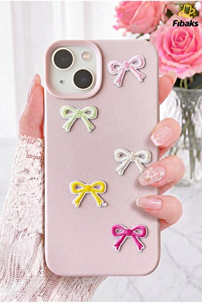 Fibaks iPhone 13/14 Kılıf Kamera Çıkıntılı Deri Dokulu Fiyonk Desenli Pembe Y...