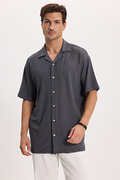 Tudors Men's Relax Fit Comfortable Cut Short Sleeve Lapel Collar Jacquard Fab...