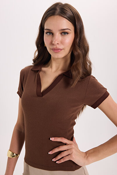 Tudors Tricou de damă, slim fit, din bumbac, cu mânecă scurtă, maro, cu guler...
