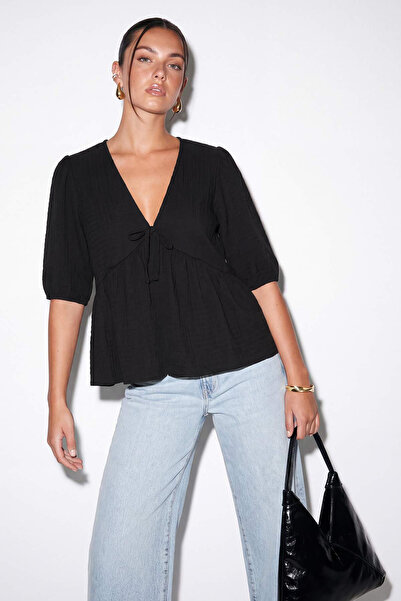 Drop by TrendyolMilla Crna bluza sa V-izrezom i elastičnim strukom TDRSS26BZ0...