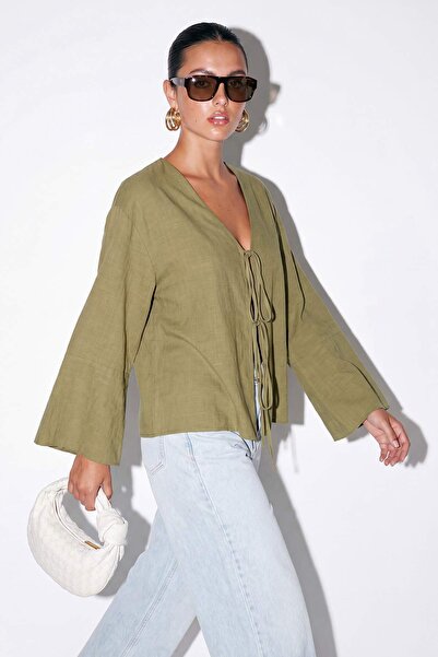 Drop by TrendyolMilla Kaki bluza sa V-izrezom, vezanjem spreda, standardne ve...