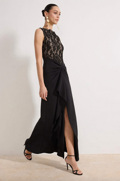 Trendyol Collection فستان سهرة وتخرج طويل منسوج بتفاصيل دانتيل، باللون الأسود...