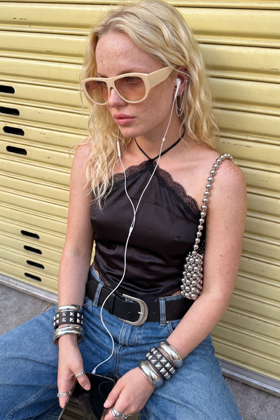 Kolekce Trendyol Černý saténový krajkový bustier s detailním vázáním TPRSS26B...