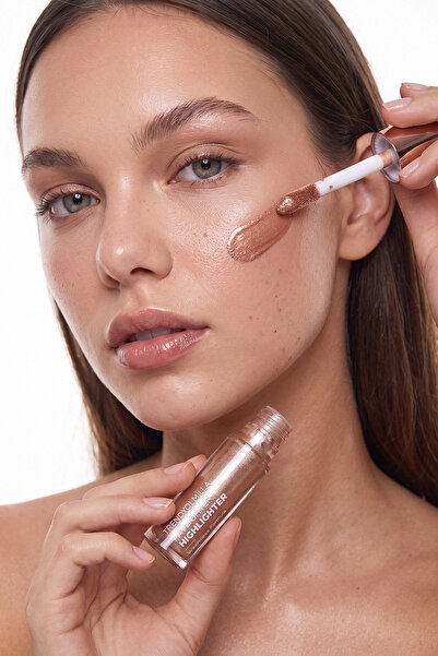 Trendyolmilla Beauty Hindistan Cevizi Yağıyla Nemlendiren Işıltılı Likit Aydı...