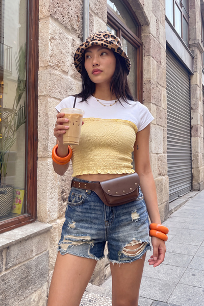 TRENDYOLMİLLA Koyu Mavi Normal Bel Yırtık Detaylı Mini Denim Şort TWOSS25SR00171