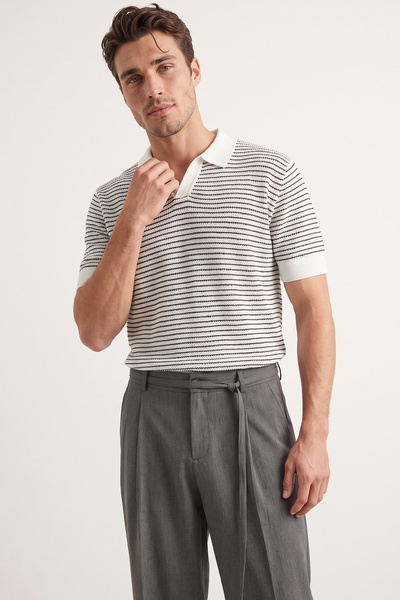 TRENDYOL MAN Lacivert Relaxed Kısa Kol Polo Yaka Triko T-shirt TMNSS23PO00026