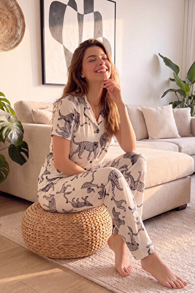 Pijamaevi Gepard Desenli Kısa Kol Önden Düğmeli Kadın Pijama Takımı