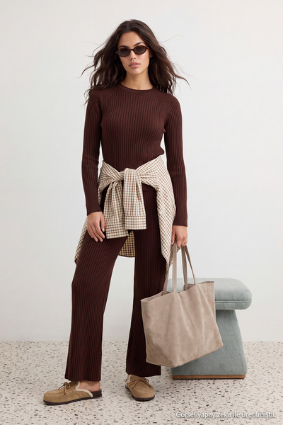 Trendyol Collection طقم تريكو أساسي بتفاصيل أصابع اليد باللون البني TWOAW24AU...