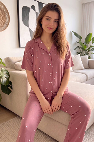 Pijamaevi طقم بيجامة بأكمام قصيرة وأزرار أمامية من الخيزران منقوشة على شكل قلب