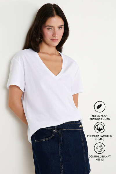 AC&Co / Altınyıldız Classics Γυναικείο λευκό μπλουζάκι με λαιμόκοψη V, από 10...