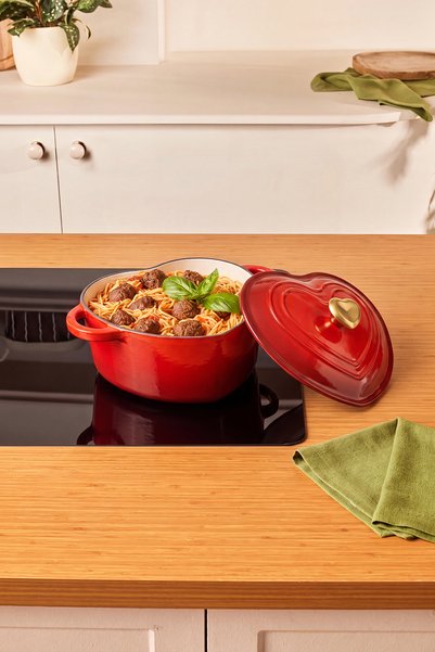 Karaca Love Iron Cast Enamel Pot Red 18 cm