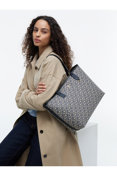 Tommy Hilfiger TH ICON ΤΣΑΝΤΑ TOTE ΓΥΝΑΙΚΕΙΑ ΖΑΚΑΡ ΣΚΟΥΡΟ ΜΠΛΕ