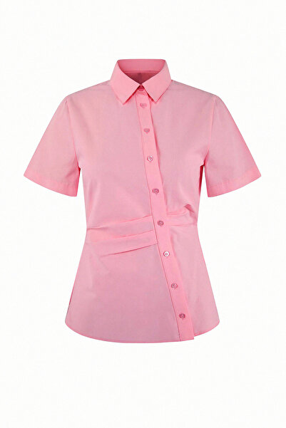 TRENDYOLMİLLA Limited Edition Pembe Bele Oturan Asimetrik Fitted Gömlek TWOSS...