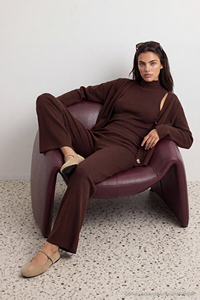 Trendyol Collection طقم تريكو مكون من 3 قطع (كارديجان وبلوزة وبنطلون) مع تفاص...