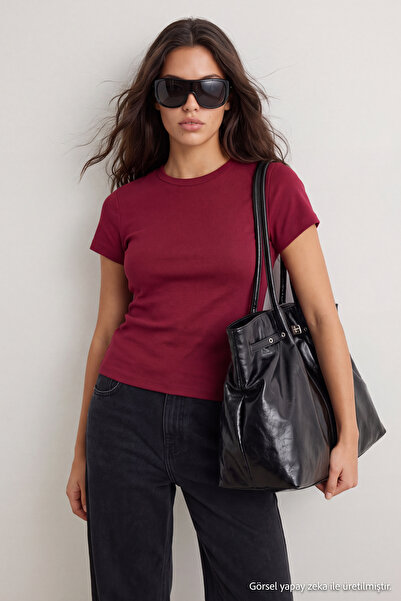 Trendyol Collection تي شيرت بوردو بيسك مصنوع من القطن بنسبة 100% برقبة دائرية...