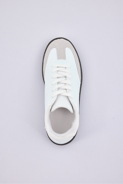 TRENDYOL SHOES Bílé retro šněrovací dámské sportovní boty TAKAW25SN00005