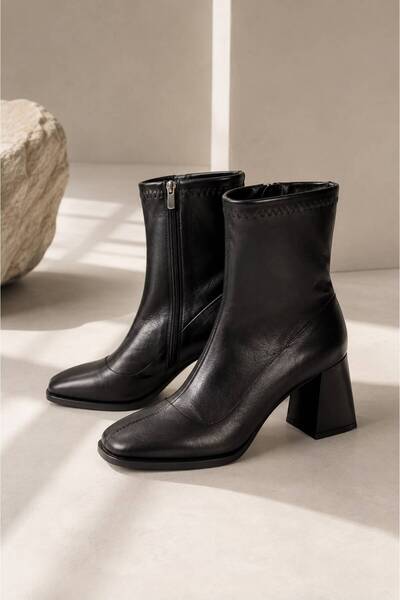 İncimoda Women's Black Blunt Toe Heeled Boots