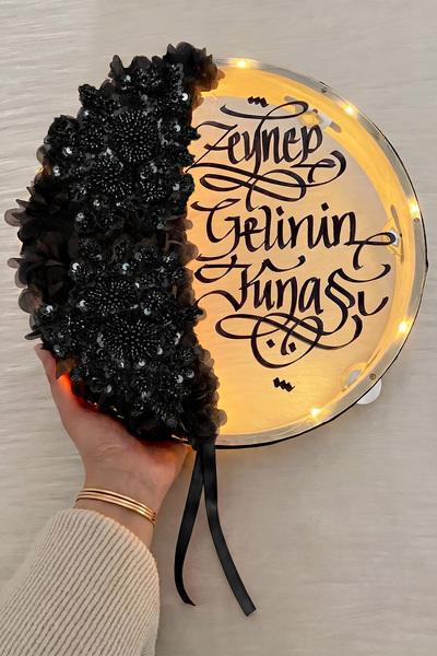 ZEYMERADE Siyah Ledli Şeffaf Gelin Tefi 32cm, Işıl Işıl Vip Güpürlü Ve 3d Çiç...