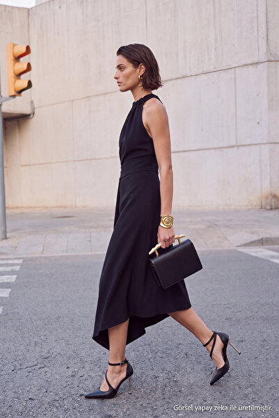 TRENDYOL SHOES حقيبة كتف نسائية صغيرة الحجم بتفاصيل مقبض معدني ذهبي أسود TAKA...