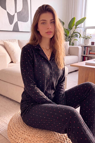 Pijamaevi Anthrazitfarbenes Plüsch-Fleece-Pyjama-Set mit Herz-Muster und Knöp...