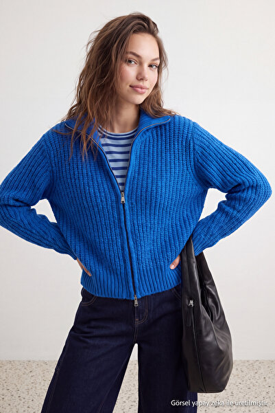 Trendyol Collection كارديجان تريكو واسع الحجم من ساكس بسحّاب وملمس ناعم من Wa...