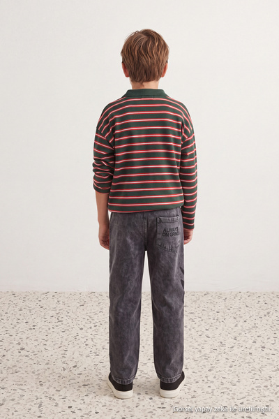 TRENDYOLKIDS Grünes gestreiftes Strick-T-Shirt mit Polokragen für Jungen TKDA...