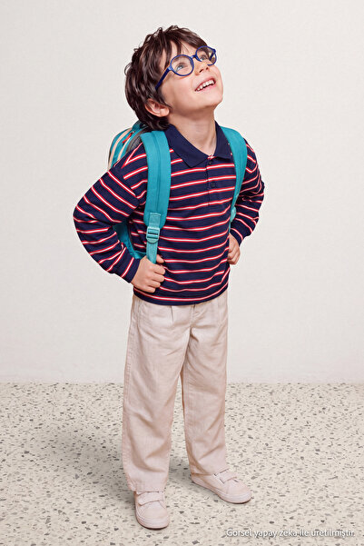 TRENDYOLKIDS تي شيرت محبوك مخطط بياقة بولو للأولاد باللون الأزرق الداكن TKDAW...