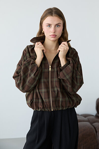 Trendyol Collection سترة بنية اللون منقوشة كبيرة الحجم بسحاب أمامي TWOAW27CE0...