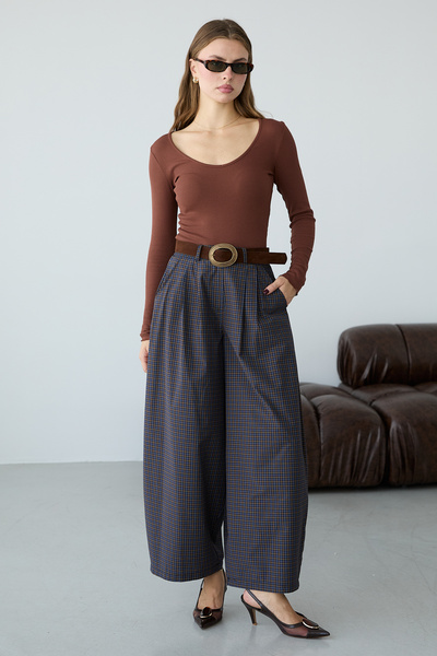 Trendyol Collection بنطلون بالون بحزام منقوش باللون البني TWOAW27PL00150