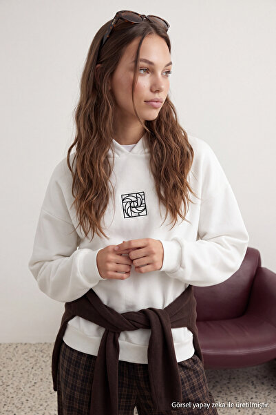 Trendyol Collection Ecru Oversize/Wide Fit Embroidery Thick Fleece Inside Kni...