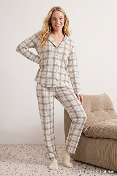 TRENDYOLMİLLA Bej %100 Pamuklu Ekoseli Örme Pijama Takımı THMAW20PT0266