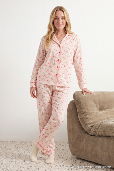 TRENDYOLMİLLA Ekru %100 Pamuklu Çiçekli Biyeli Örme Pijama Takımı THMAW25PT00202
