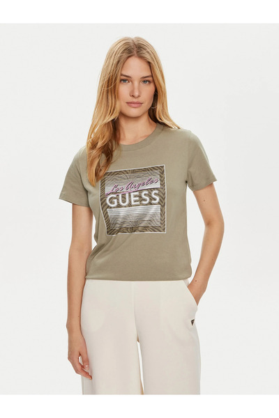 Guess تي شيرت نسائي ذو قصة عادية من Boxy Logo