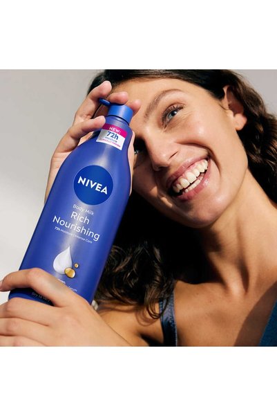 NIVEA Lapte de corp bogat și hrănitor pentru piele uscată, 625 ml