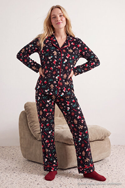 TRENDYOLMİLLA Siyah Yumuşak Hissiyatlı Yılbaşı Temalı Örme Pijama Takımı THMA...