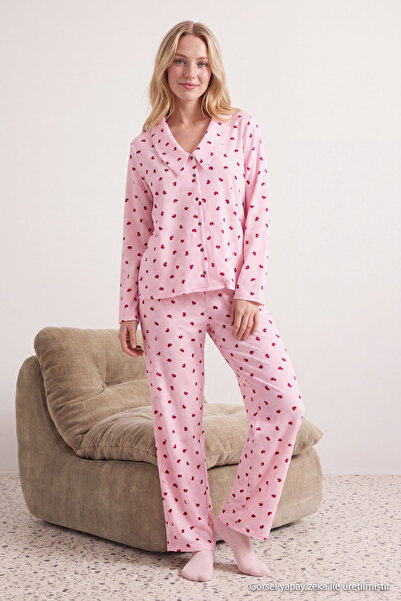 TRENDYOLMİLLA Pembe Çizgili Viskon Dokuma Pijama Takımı THMAW26PT00106